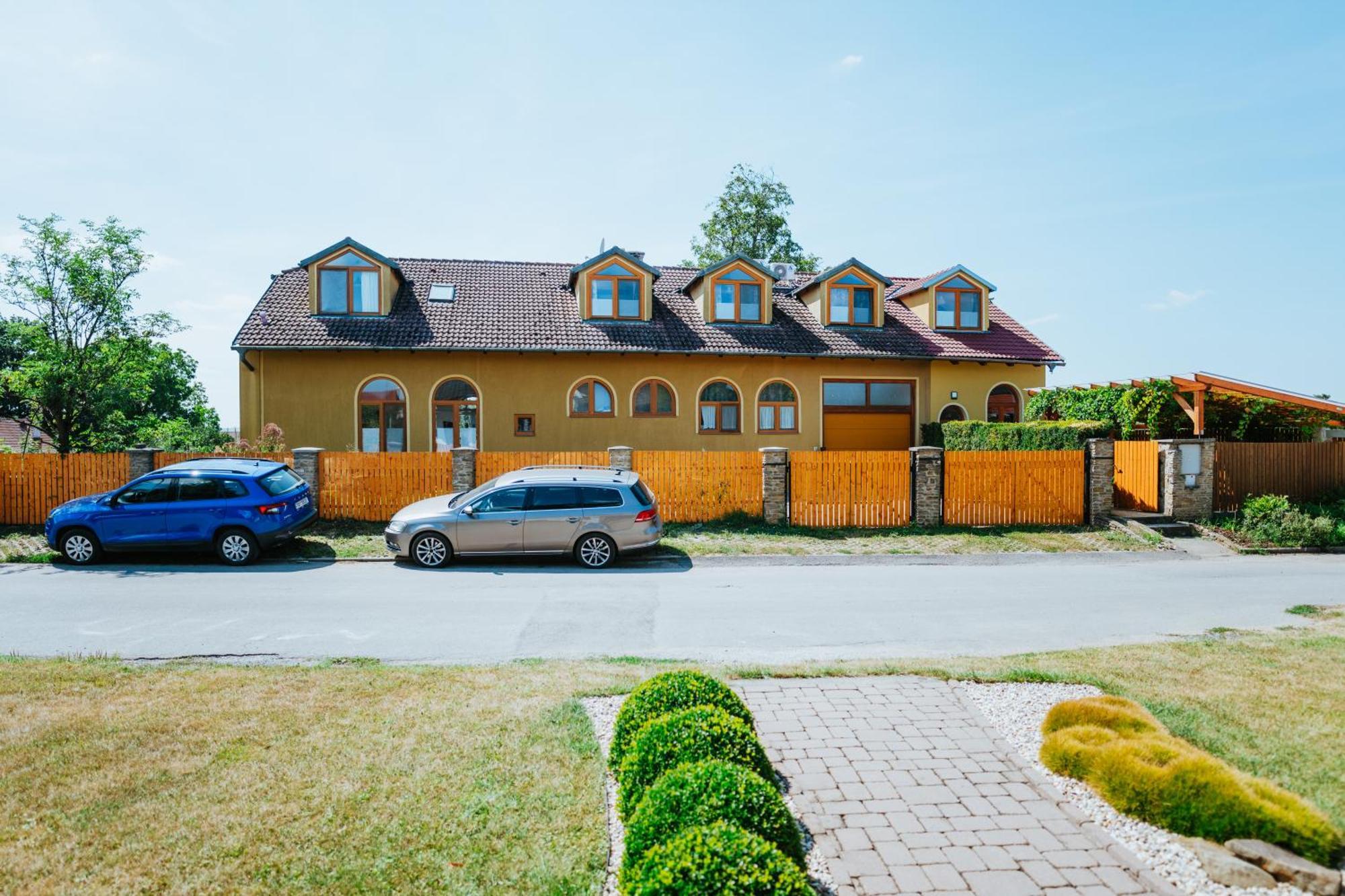 Penzion U Malera Hroznova Lhota Exterior foto